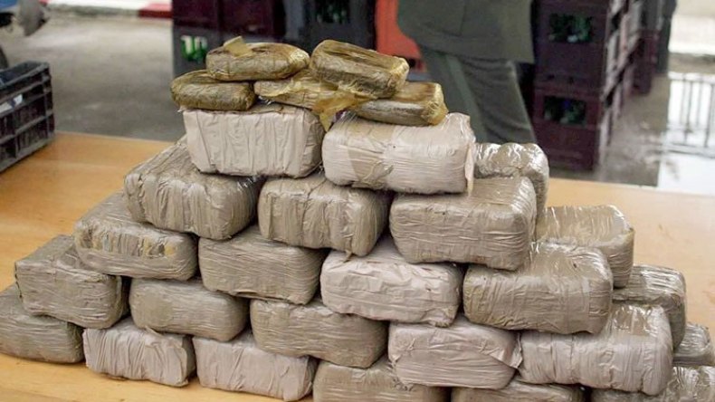 هكذا تُقايض قناطير “الزطلة المغربية” بالتبغ والمازوت!