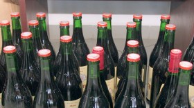 عمال أجانب يورطون 10 جزائريين في نقل 1000 قارورة خمر!