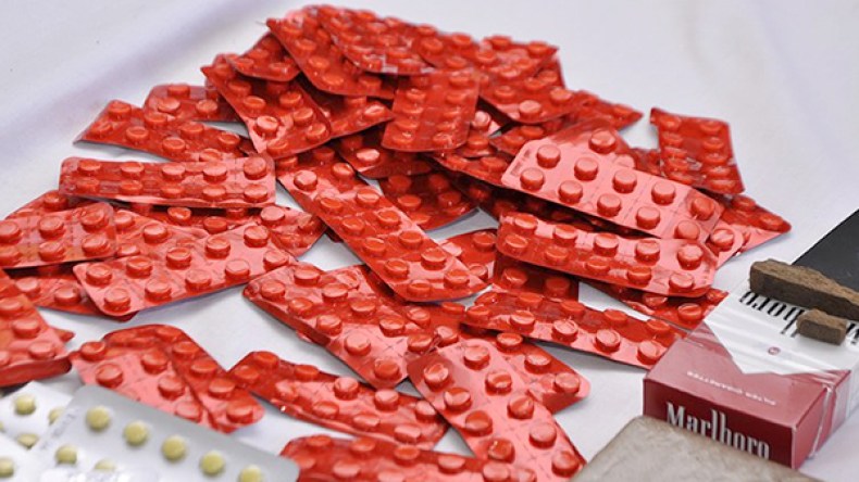 عسكري سابق يقود شبكة متاجرة في المهلوسات والتزوير