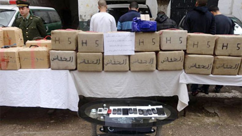 توقيف 5 مروجين للمخدرات والخمور بعين الدفلى