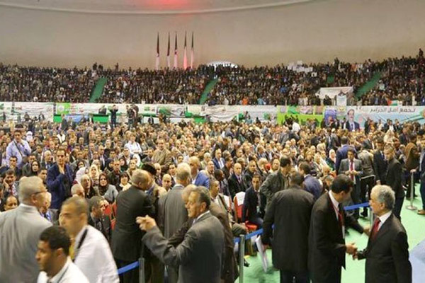 Les partis au pouvoir réitèrent leur soutien à Bouteflika