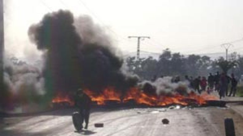 الشبابّ يغلقون بلدية مرسى الحجاج بوهران احتجاجا على التوظيف من خارج المنطقة