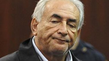 Strauss-Kahn resigns amid race for top job