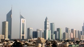 باعت ذهبها لتزور ابنها السجين في دبي الذي لم تره منذ 15 عاما