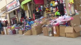 محلات دبي بالعلمة تعاود الغلق خوفا من تحول الازدحام إلى كارثة صحية