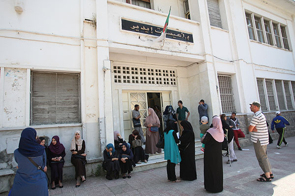 Mesures exceptionnelles aux contractuels profitent aux retardataires!