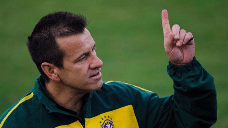 دونغا كان مرشحا لقيادة “المحاربين”