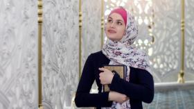 مراهقة جزائرية تحاول إقناع ملحد أجنبي بالإسلام!