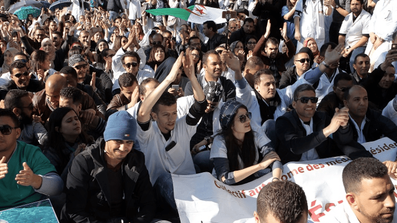 الأطباء المقيمون الراسبون في امتحان التخصص يستنجدون بالرئيس