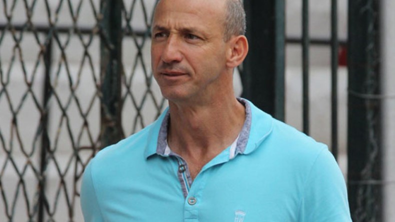 دزيري غاضب من لاعبيه.. ويطالبهم بالتركيز قبل موعد السبت