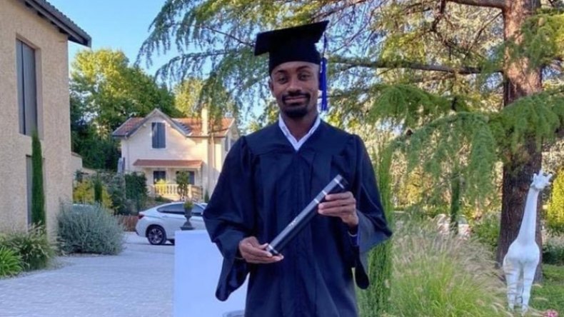 الإيفواري “كالو” يعود إلى مقاعد الدراسة ويتفوّق