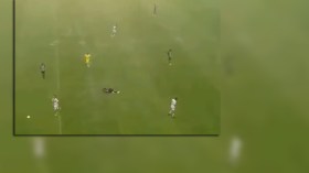 لاعب برازيلي يتعرّض لِضربة صاعقة