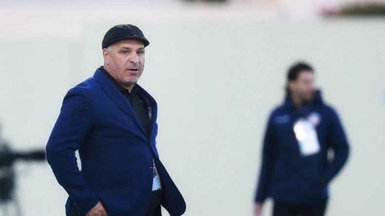 بِالفيديو: المدرب زكري يفقد أعصابه في البطولة السعودية