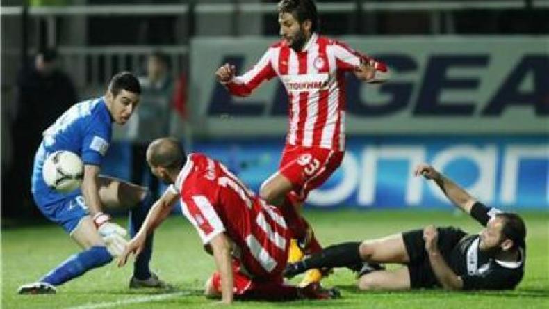 جبور وعبدون يتوّجان أولمبياكوس بطلا “افتراضيا” للدوري اليوناني