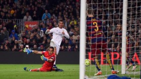 زيدان يقهر برشلونة في أول “كلاسيكو” له مدربا للريال