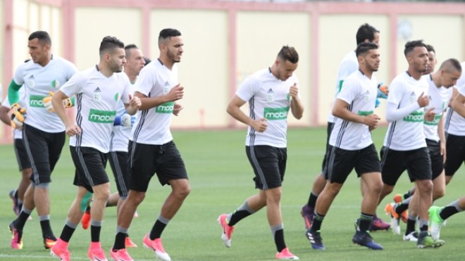 4 لاعبين آخرين يُغادرون تربص محليي “الخضر”