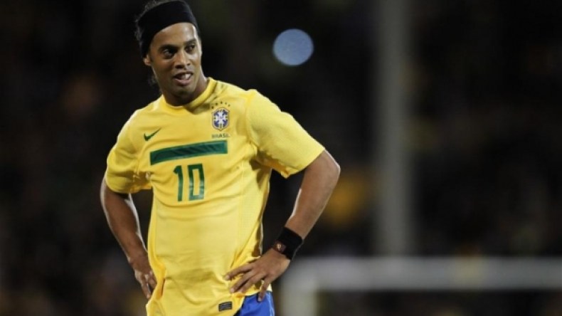 رونالدينيو مطلوب في أنغولا