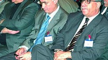 Les opposants de Belkhadem créent une cellule de coordination pour contenir le mécontentement des militants