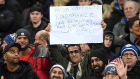 لافتة في إنجلترا ضد “بن الشيخ”!؟