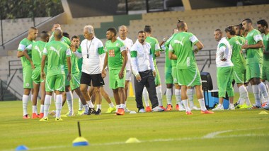 الخضر يتدربون.. وملعب “ريبيرو” يكتسي حلة جزائرية