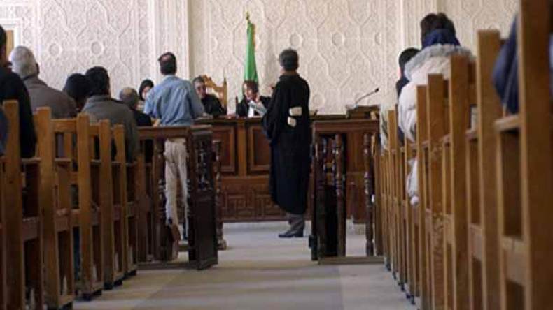 عصابة تعتدي على مجوهراتي بالغاز المسيل للدموع في تبسة