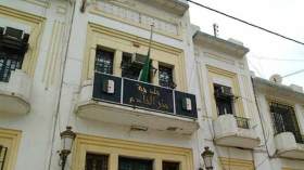 “مير” بئر خادم بالنيابة يوقع رخصة بناء على أرض محل نزاع