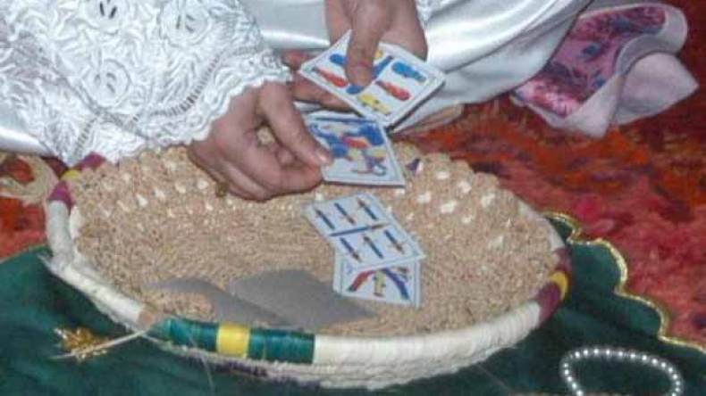 مشعوذة توهم شابا بتخليصه من أعراض السحر والمس في المسيلة