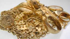 عصابة تقتحم فيلا وتستولي على 10 كلغ من المجوهرات