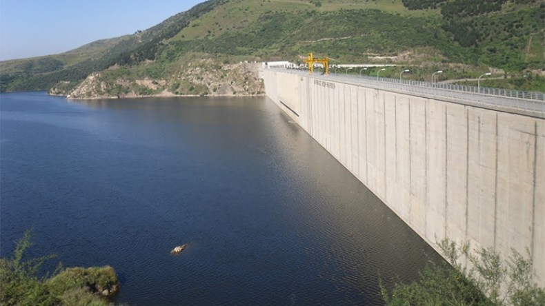 نسيب: زمن استيراد الماء ولّى.. والجزائر لن تعود إلى التسعينيات