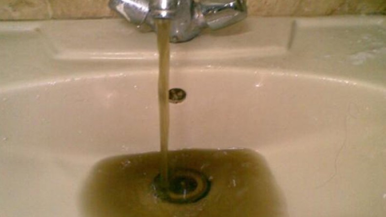 زيوت المحركات تختلط بماء الحنفيات