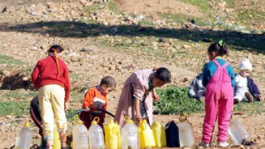 Arab League General Secretary calls on the Arab countries to recover water stolen by Israel .