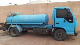 أصحاب شاحنات المياه العذبة يرفضون استخراج سجلات تجارية بالوادي