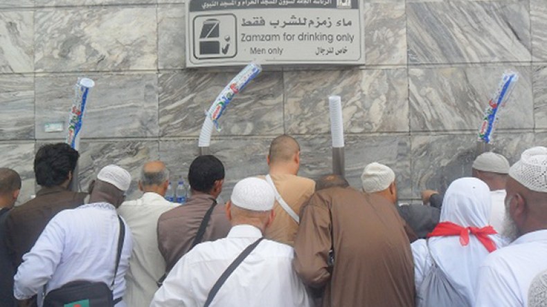 أنهار من ماء زمزم تطير مع الحجاج الجزائريين في الأجواء