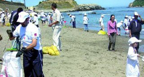 Opération de nettoyage de la plage de Chenoua