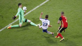 الزرق يكبلون الشياطين!