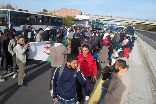 Les forces de l’ordre dispersent les contractuels à Boudouaou