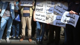 متظاهرون يتضامنون مع “الشروق”