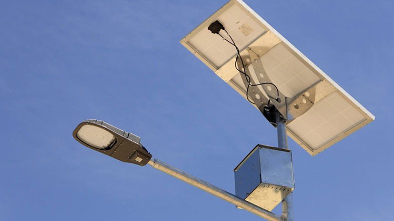 مجهولون يسرقون بطاريات الإنارة ويغرقون الشوارع في الظلام بسكيكدة