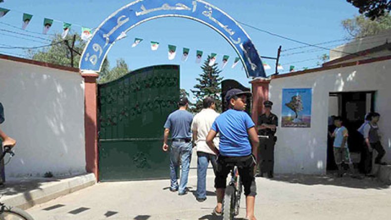 شرطيان أمام كل مدرسة.. والعصا لمن عصى
