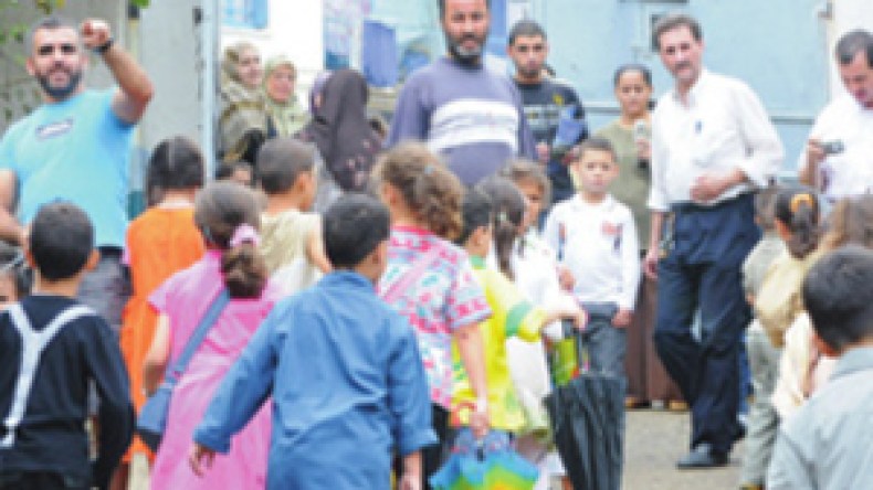 بن بوزيد يعفو عن الأساتذة المتغيبين بعد العيد