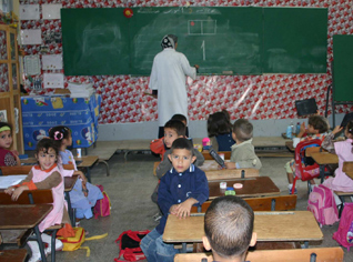 “La précarité, le diabète, l'hypertension, la dépression nerveuse, le cancer, le psychique…SOS,  l'enseignant est au bord du précipice”