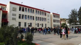 أولياء تلاميذ يغلقون متوسطة القاعدة 5 بتيزي غنيف