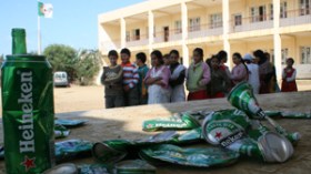 مدرسة ابتدائية تتحول إلى مخمرة في الليل واسطبل في النهار