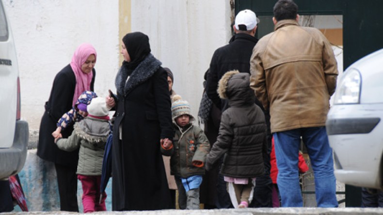 مدارس مغلقة.. وتلاميذ رهينة حرب النقابة والوزارة