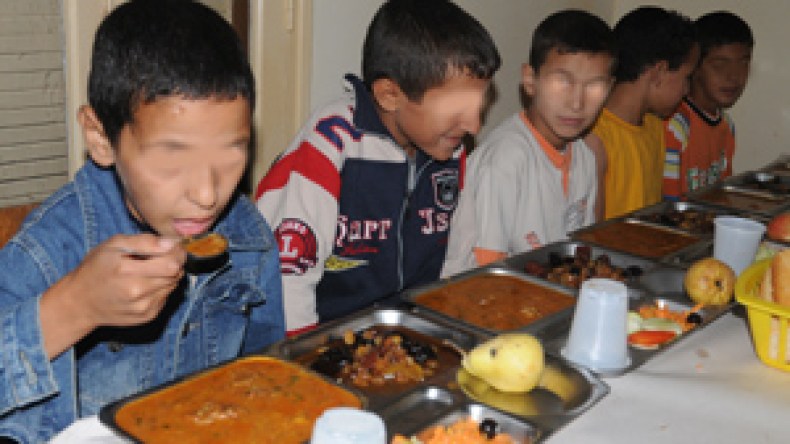 أميار يجوّعون التلاميذ بـ “المقارون”..واللحم والفاكهة للمحظوظين فقط