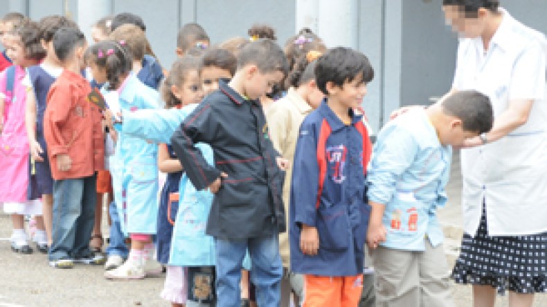 أساتذة يتلقون رشوى بيض وزيت الزيتون لتضخيم النتائج المدرسية