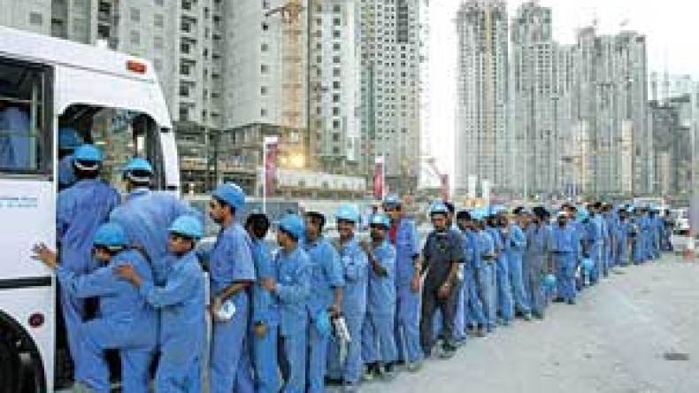 الإمارات: اعتقالات واسعة على خلفية عنف العمال