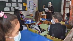 تلاميذ “صمّ بكم”.. اللمس ممنوع وأساتذة بـ”كمامتين”