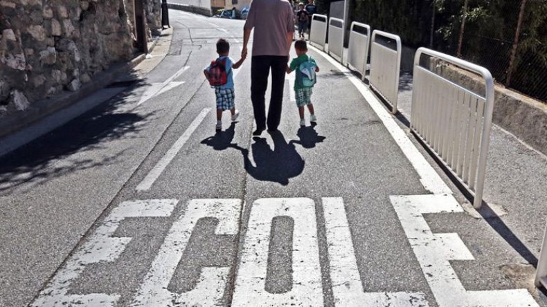 منع موظفي المدارس من اصطحاب أبنائهم إلى المؤسسات