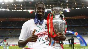 اللاعب الذي أهدى البرتغال كأس أوروبا كاد ينتحر